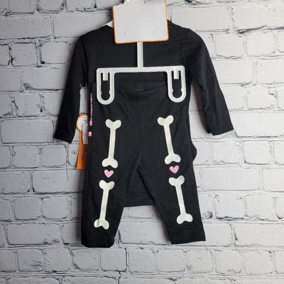 NWT Tahari Baby Glow-in-the-Dark Halloween Skeleton Set - Picture 2 of 3